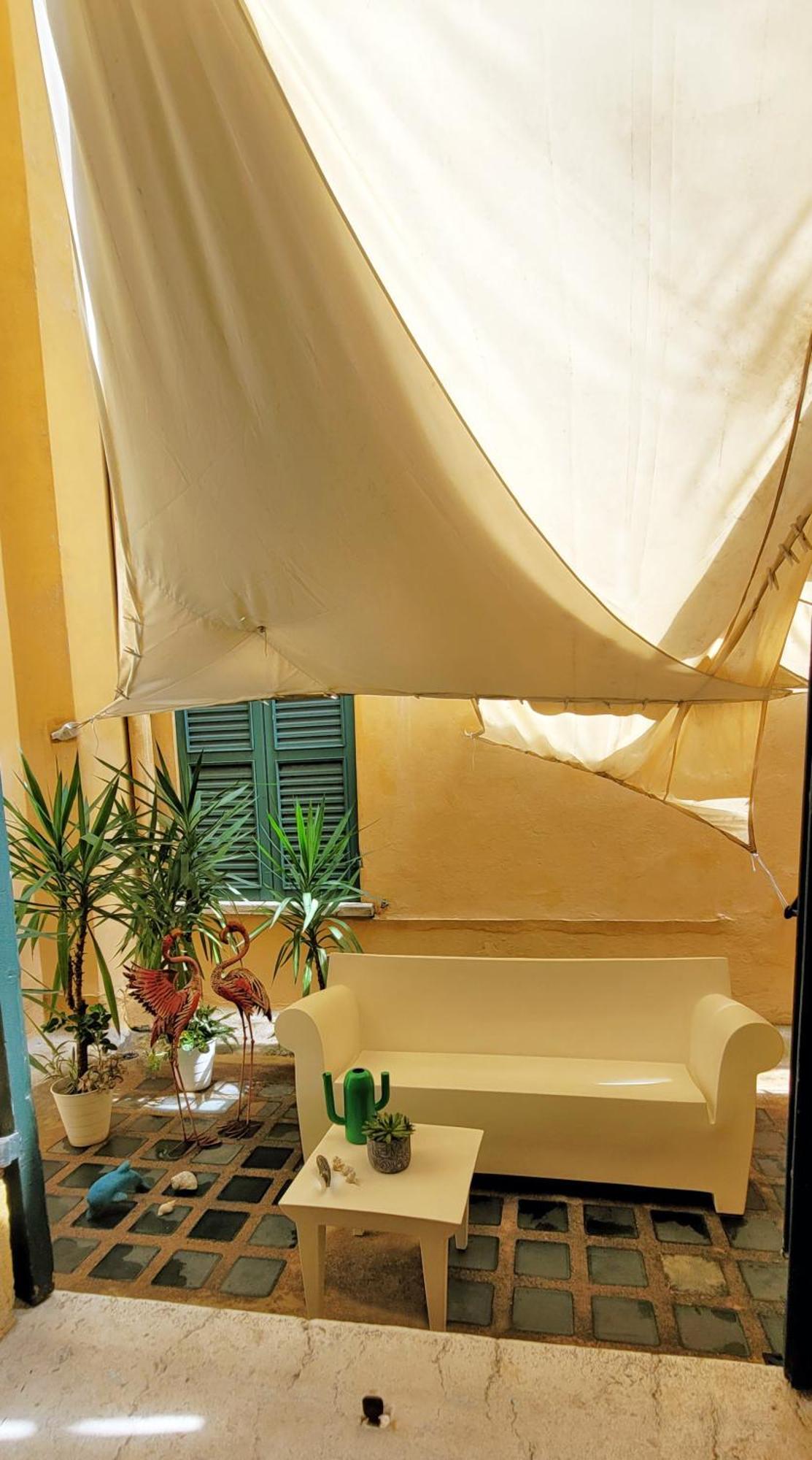 Billie'S Flat Red - Art & Design Apt In Verona Historic Centre Bagian luar foto
